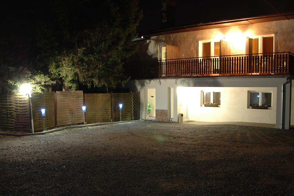 Penzion V Roklich & Apartmens V Roklich Ржичани Экстерьер фото